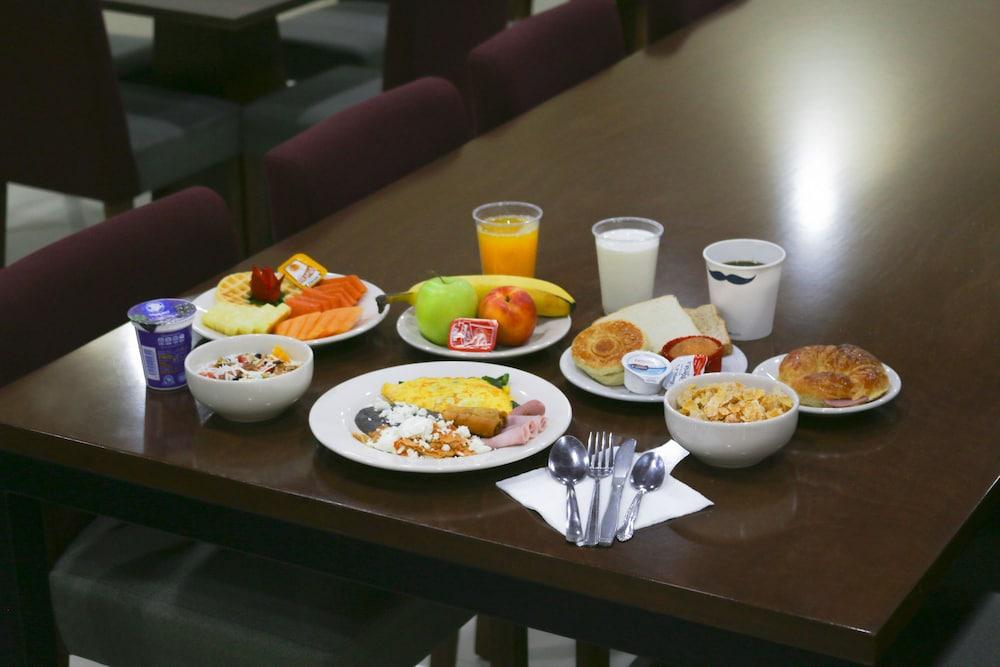 Hampton Inn Tampico Zona Dorada Bagian luar foto
