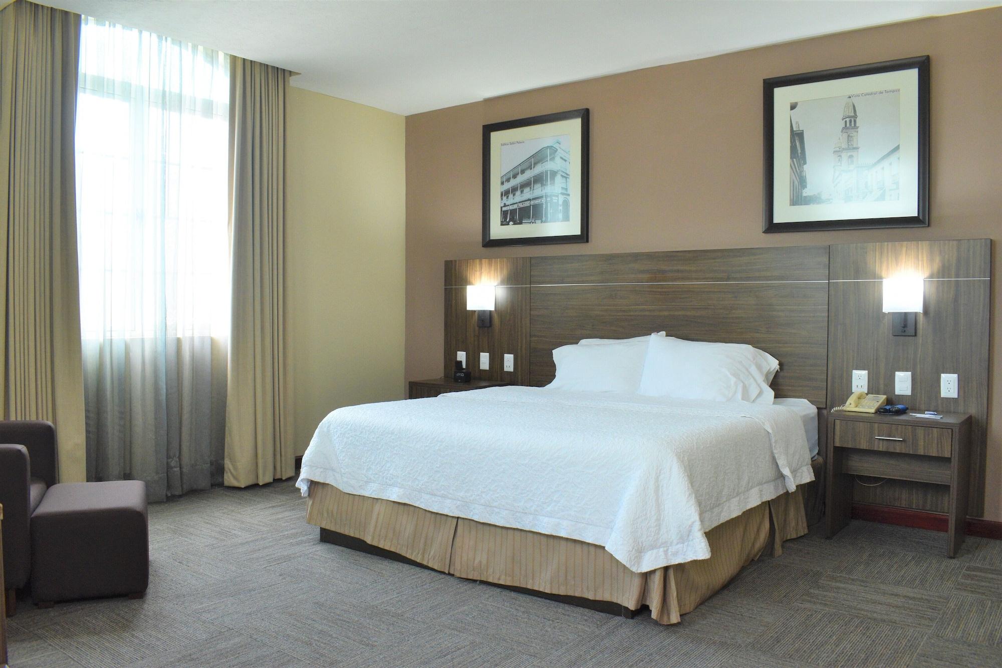 Hampton Inn Tampico Zona Dorada Bagian luar foto