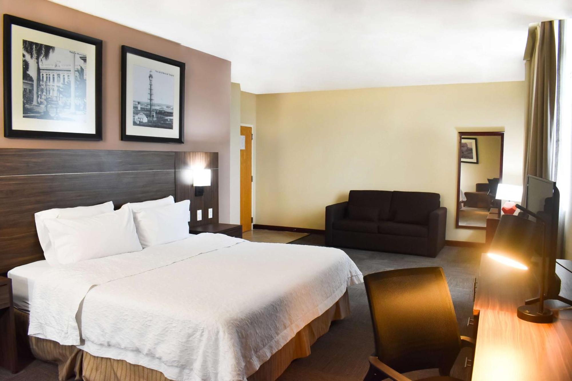 Hampton Inn Tampico Zona Dorada Bagian luar foto