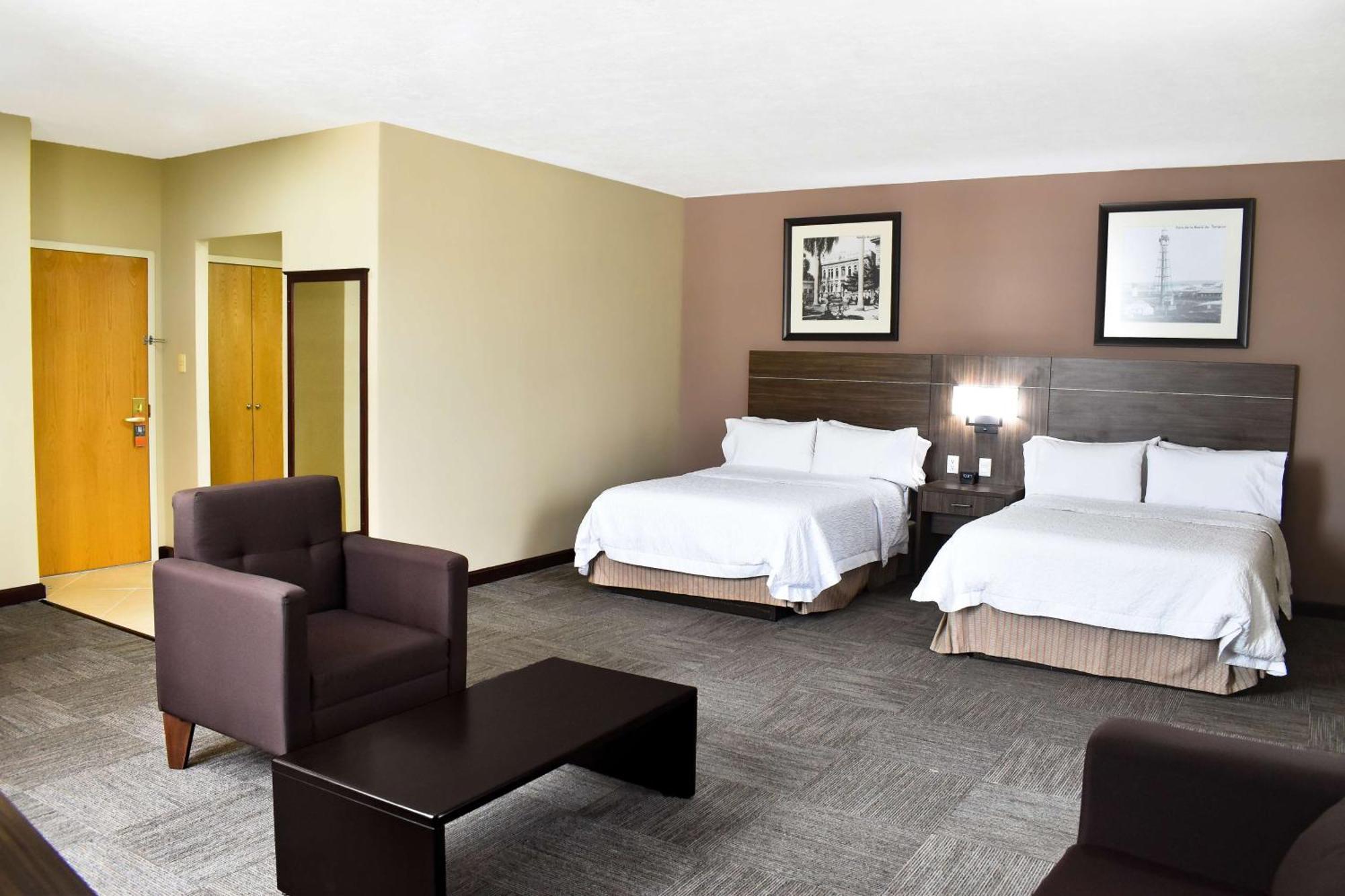 Hampton Inn Tampico Zona Dorada Bagian luar foto